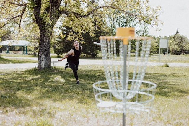 How To Throw A Frisbee